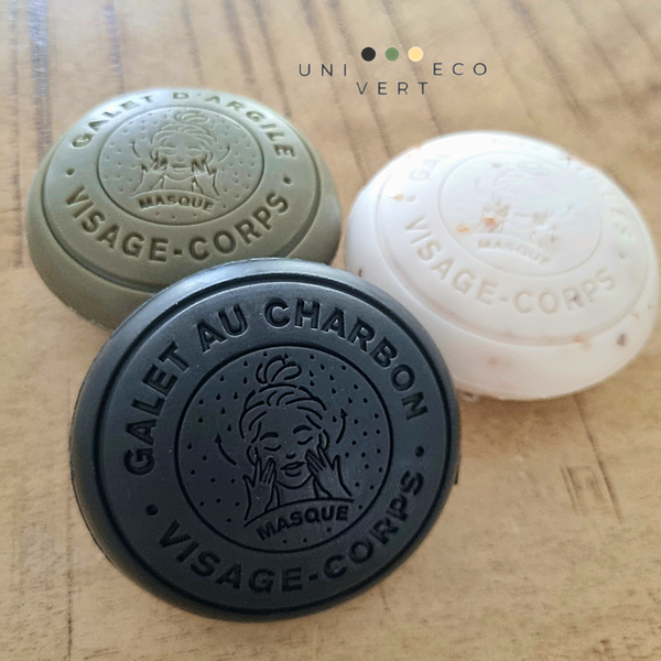 Le galet masque solide visage et corps au lait d'ânesse bio et au charbon noir : le lait d'ânesse va préserver la peau du dessèchement, le charbon noir va avoir une action détoxifiante. Le galet masque au lait d'ânesse bio et aux algues vont jouer un rôle exfoliant.  Au lait d'ânesse bio et à l'argile verte lutte contre les excès de sébum qui rendent la peau grasse. Celui au lait de chèvre aide la peau à lutter contre les imperfections , l'argile blanche nourrit la peau.