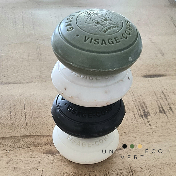 Le galet masque solide visage et corps au lait d'ânesse bio et au charbon noir : le lait d'ânesse va préserver la peau du dessèchement, le charbon noir va avoir une action détoxifiante. Le galet masque au lait d'ânesse bio et aux algues vont jouer un rôle exfoliant.  Au lait d'ânesse bio et à l'argile verte lutte contre les excès de sébum qui rendent la peau grasse. Celui au lait de chèvre aide la peau à lutter contre les imperfections , l'argile blanche nourrit la peau.