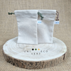 UNIVERTECO vous propose les pochettes à coulisse faites main de chez AR'MANUELL,  fabriquées main à Roézé-sur-Sarthe. Pochettes 100%  coton oeko-tex 100 et la cordelette est 100% coton.   Glissez votre  pierre d'Alun  ou autre nécessaire de toilette zéro déchet sans emballage  à l'intérieur ils seront bien protégé dans ce petit étui refermable durable et réutilisable.   Grande qualité et résistance lors des voyages et déplacements !    Facile d'entretien : lavage à 30°C , séchage naturel et repassage coton.