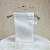 UNIVERTECO vous propose les pochettes à coulisse faites main de chez AR'MANUELL,  fabriquées main à Roézé-sur-Sarthe. Pochettes 100%  coton oeko-tex 100 et la cordelette est 100% coton.   Glissez votre  pierre d'Alun  ou autre nécessaire de toilette zéro déchet sans emballage  à l'intérieur ils seront bien protégé dans ce petit étui refermable durable et réutilisable.   Grande qualité et résistance lors des voyages et déplacements !    Facile d'entretien : lavage à 30°C , séchage naturel et repassage coton.