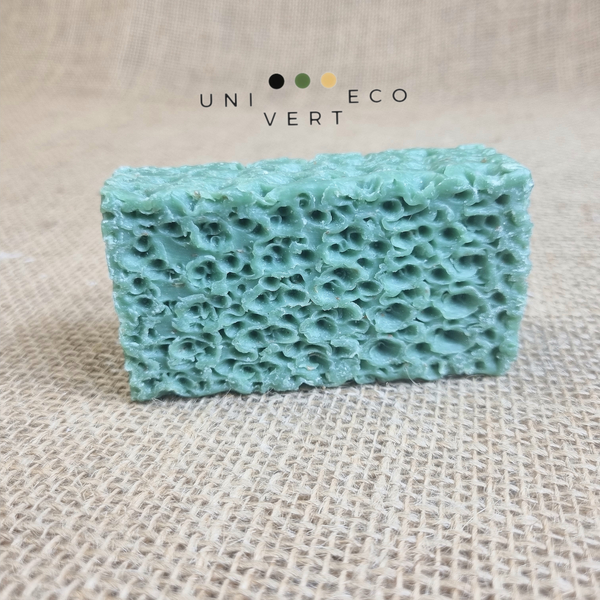 Nous avons choisi de vous présenter les pains de savons exfoliants et raffermissants de Label Provence Nature au lait d'ânesse BIO, poudre de riz et son de blé.
 
Particulièrement riche en lait d'ânesse, ce savon est de grande qualité et apportera un soin complet à votre peau en l'adoucissant et en l'hydratant. Un gommage naturel pour une peau ravivée et tonifiée.
 
Le lait d'ânesse possède des vertus nourrissantes, revitalisantes, régénérantes et fortifiantes. Il apporte à votre peau douceur et bien-être.