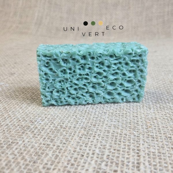 Nous avons choisi de vous présenter les pains de savons exfoliants et raffermissants de Label Provence Nature au lait d'ânesse BIO, poudre de riz et son de blé.
 
Particulièrement riche en lait d'ânesse, ce savon est de grande qualité et apportera un soin complet à votre peau en l'adoucissant et en l'hydratant. Un gommage naturel pour une peau ravivée et tonifiée.
 
Le lait d'ânesse possède des vertus nourrissantes, revitalisantes, régénérantes et fortifiantes. Il apporte à votre peau douceur et bien-être.