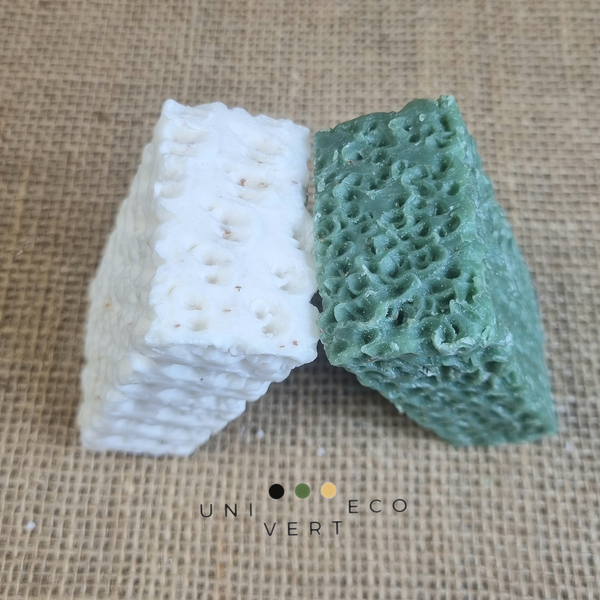 Nous avons choisi de vous présenter les pains de savons exfoliants et raffermissants de Label Provence Nature au lait d'ânesse BIO, poudre de riz et son de blé.
 
Particulièrement riche en lait d'ânesse, ce savon est de grande qualité et apportera un soin complet à votre peau en l'adoucissant et en l'hydratant. Un gommage naturel pour une peau ravivée et tonifiée.
 
Le lait d'ânesse possède des vertus nourrissantes, revitalisantes, régénérantes et fortifiantes. Il apporte à votre peau douceur et bien-être.