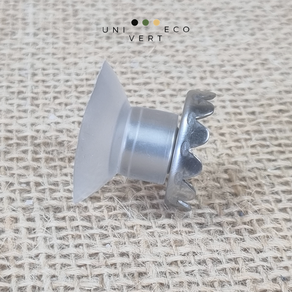 UNIVERTECO a sélectionné tout spécialement pour vous ce porte savon aimanté  "made in France" de chez CHAMARREL. Le porte-savon aimanté garantit un séchage rapide et intégral de votre savon ou shampoing solide, qui dure plus longtemps. Minimaliste, pratique et puissant Fabriqué en France  Pour une utilisation économique et durable de votre cosmétique solide Mobile et esthétique Sans perçage ni collage Entretien facile