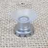 UNIVERTECO a sélectionné tout spécialement pour vous ce porte savon aimanté  "made in France" de chez CHAMARREL. Le porte-savon aimanté garantit un séchage rapide et intégral de votre savon ou shampoing solide, qui dure plus longtemps. Minimaliste, pratique et puissant Fabriqué en France  Pour une utilisation économique et durable de votre cosmétique solide Mobile et esthétique Sans perçage ni collage Entretien facile