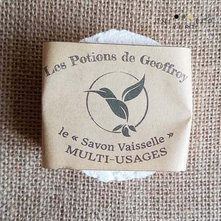 Prenons conscience que chacun d'entre nous peut agir à son niveau pour limiter l'impact sur notre belle planète. Le savon vaisselle est une alternative naturelle aux produits vaisselle traditionnels. Il est zéro déchet.