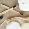 Le kit harmonie durable est composé de deux brosses à dents en bambou 100% biodégradables, taille enfants et taille adultes, 10 disques de coton de bambou lavables et une éponge compostable naturelle de 0.5 cm d'épaisseur pour la douche. Un joli pack à offrir à ses proches pour une occasion particulière afin de les accompagner vers une transition écologique zéro-déchet. Un cadeau qui diffuse des valeurs essentielles.